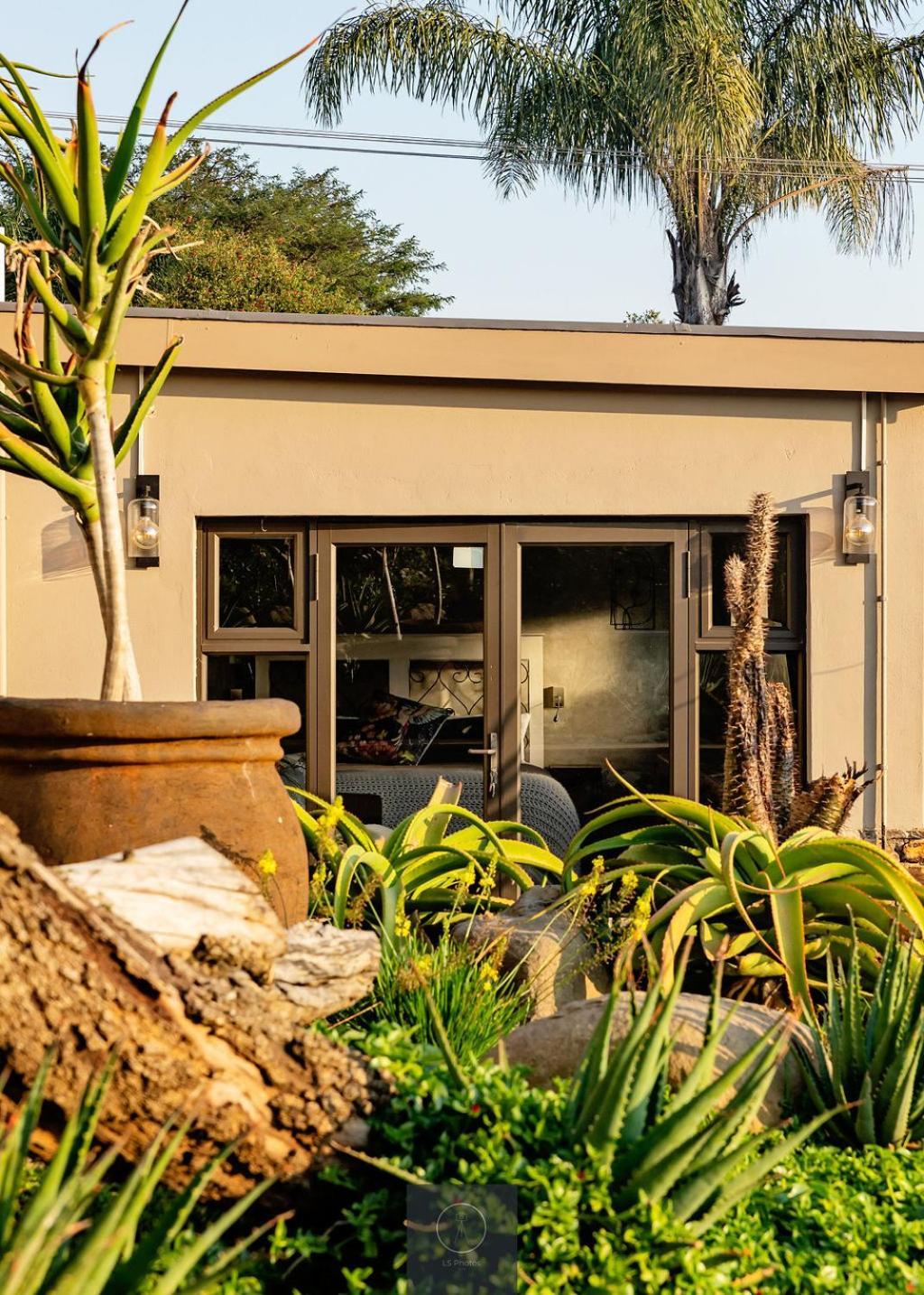 Guest Room At Joubert Piet Retief Esterno foto